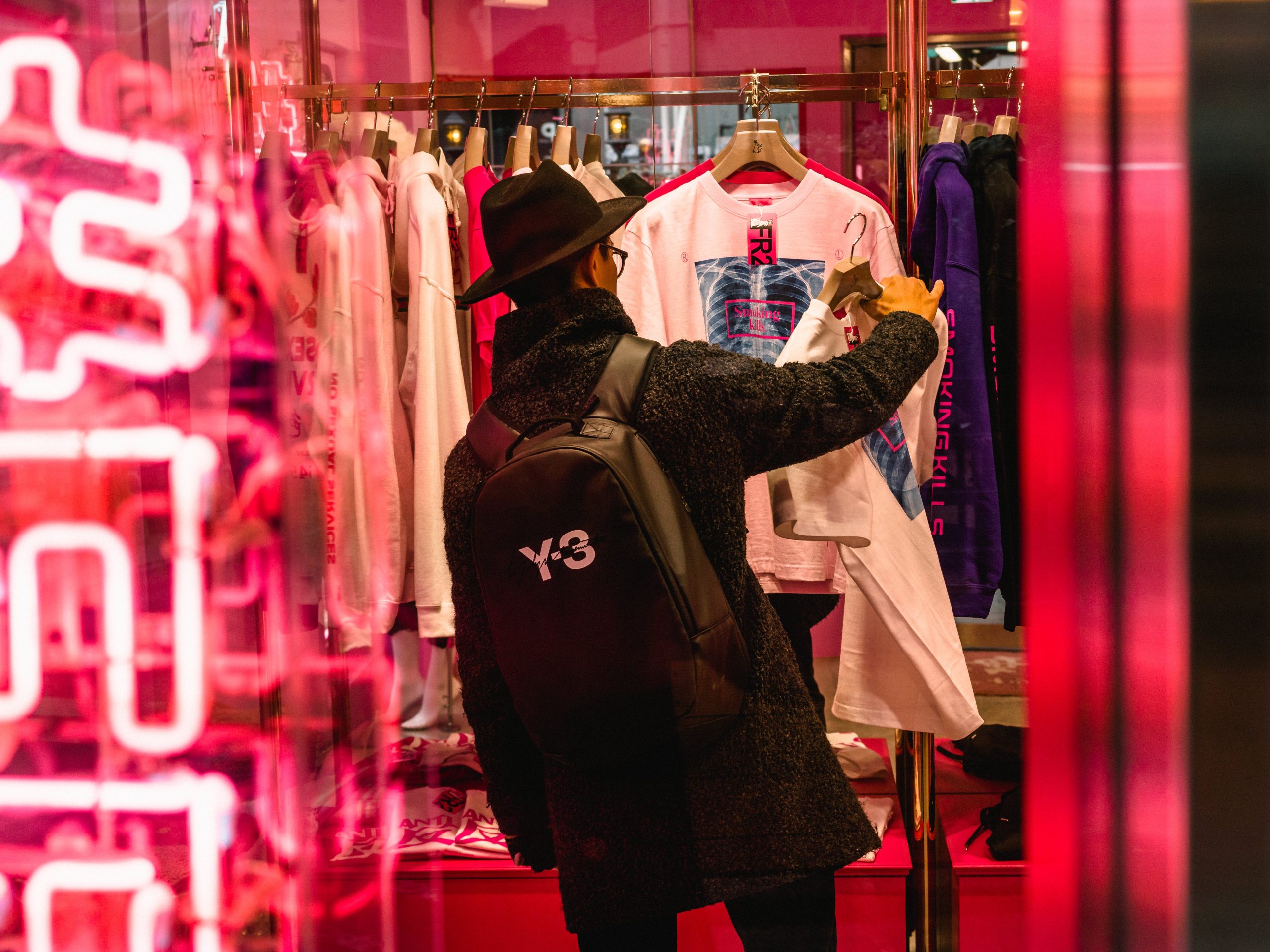How To Improve Brand Awareness for Fashion + Apparel Brands (9 Tips) 4 Pop Up Store 1